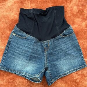 Maternity denim shorts with belly cover